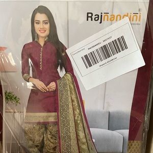 This items are not stitched and I can’t see. Only buy this if you can see.